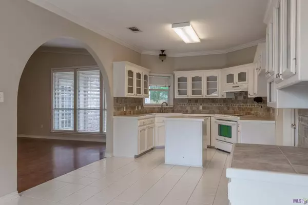 17160 FOUNTAINBLEAU DR, Prairieville, LA 70769