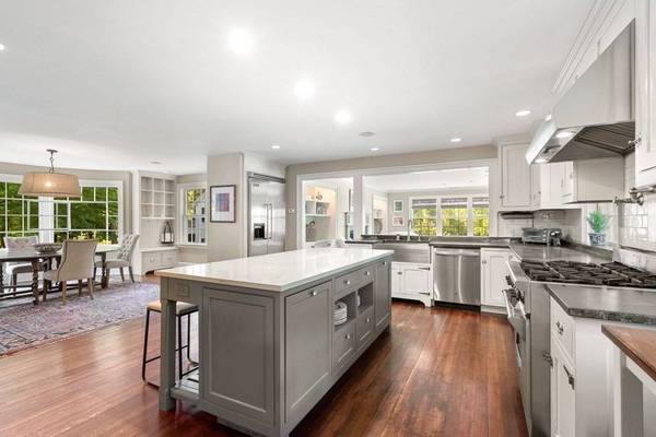143 Grapevine Rd, Wenham, MA 01984