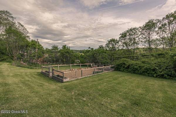 218 Chapman DR, Amsterdam, NY 12010