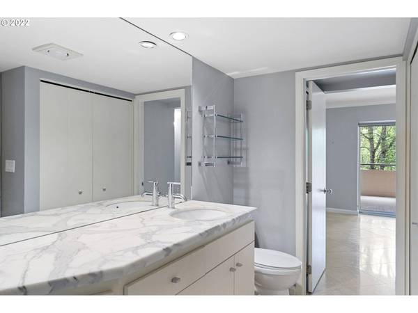 6605 W BURNSIDE RD 134, Portland, OR 97210