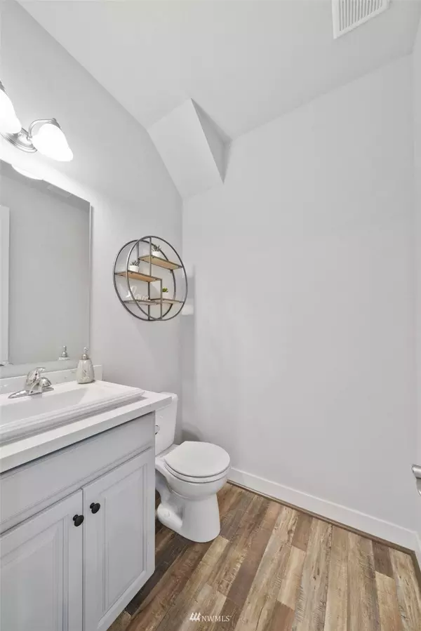 8018 206th AVE E, Bonney Lake, WA 98391