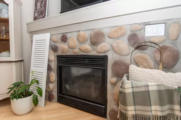 536 Pinebrook DR, Bolingbrook, IL 60490