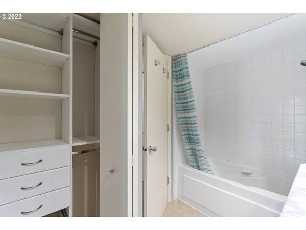 6605 W BURNSIDE RD 134, Portland, OR 97210