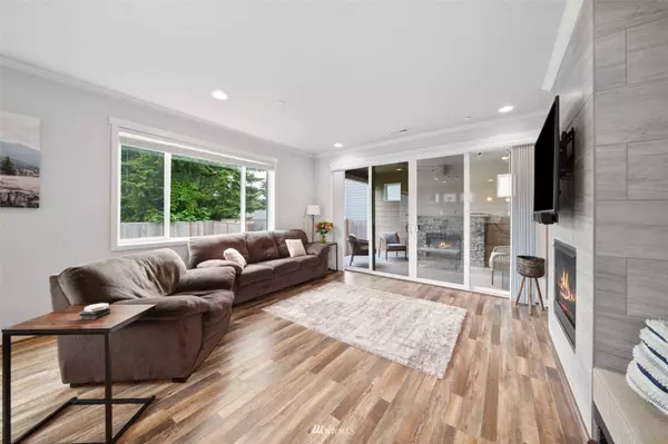 8018 206th AVE E, Bonney Lake, WA 98391