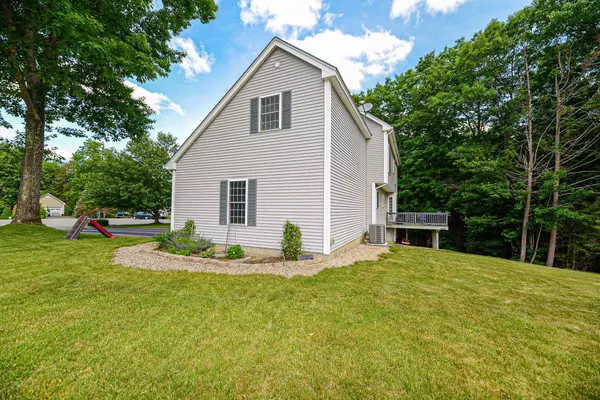 59 Quaker LN, Dover, NH 03820