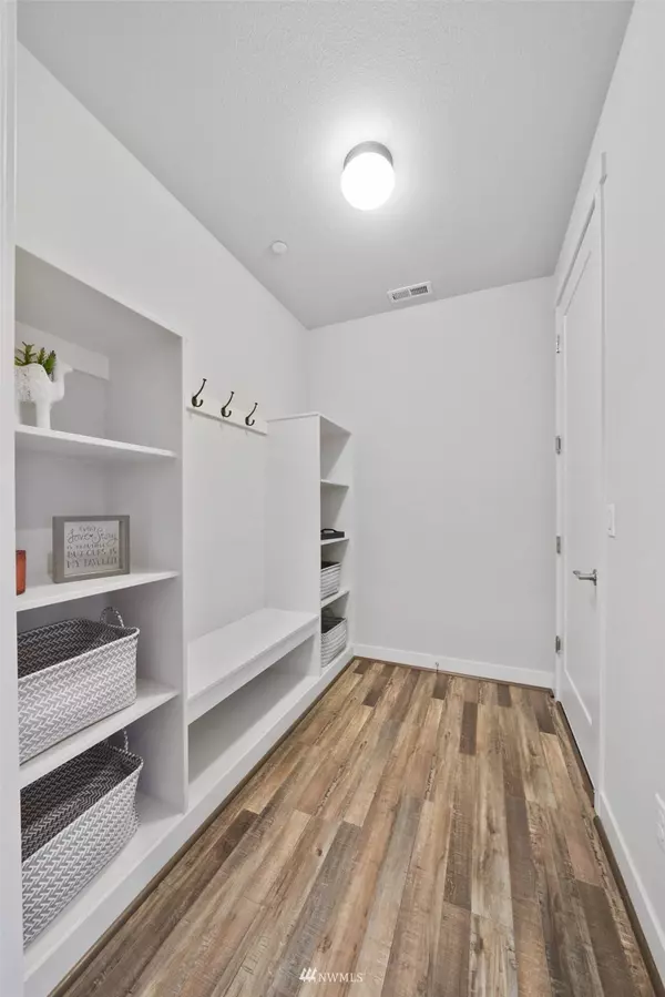 8018 206th AVE E, Bonney Lake, WA 98391