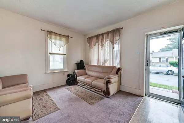 15 W 3RD ST, Burlington, NJ 08016