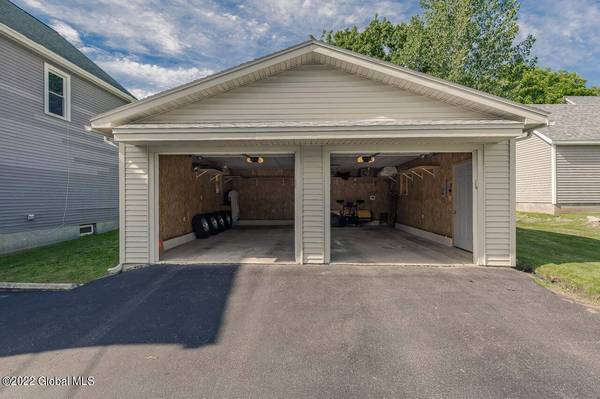 5 Sloane AVE, Amsterdam, NY 12010