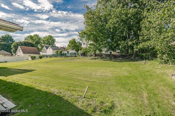 5 Sloane AVE, Amsterdam, NY 12010