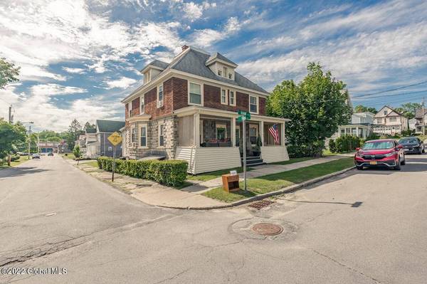 5 Sloane AVE, Amsterdam, NY 12010