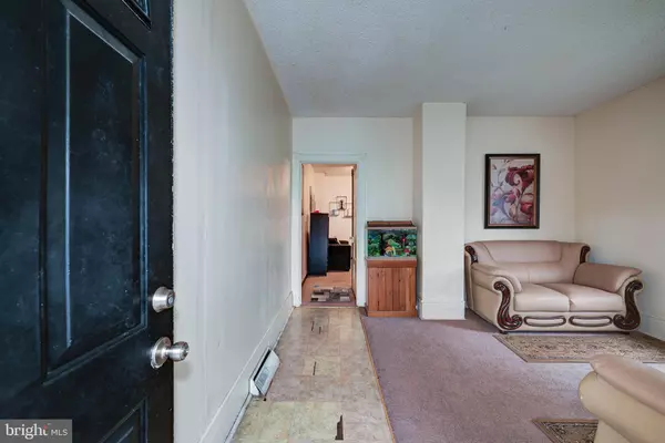 15 W 3RD ST, Burlington, NJ 08016