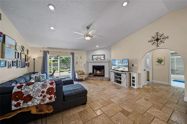 1423 GRAND CAYMAN CIR, Winter Haven, FL 33884