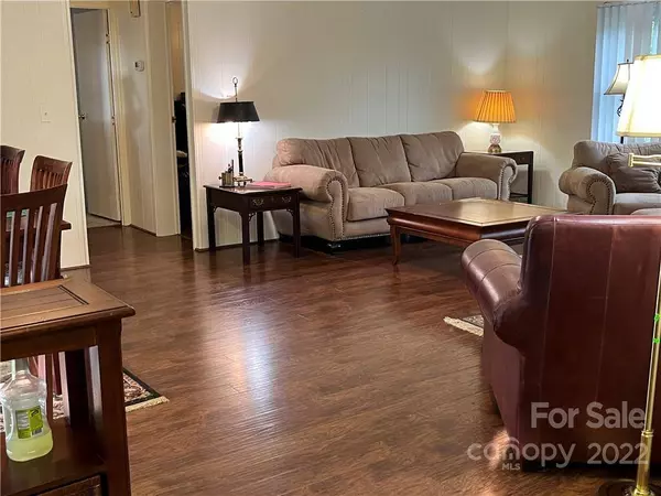 207 Cranbrook CIR, Hendersonville, NC 28792