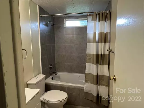 207 Cranbrook CIR, Hendersonville, NC 28792