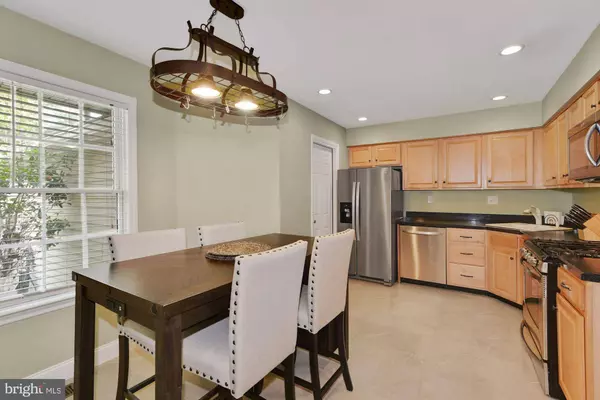 73 FARNWOOD RD, Mount Laurel, NJ 08054