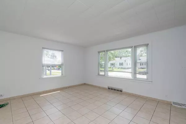 813 Leith Avenue, Waukegan, IL 60085