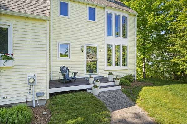 10 Magnolia Ln, Mashpee, MA 02649