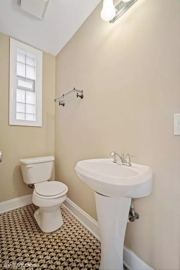 3436 W Evergreen AVE, Chicago, IL 60651