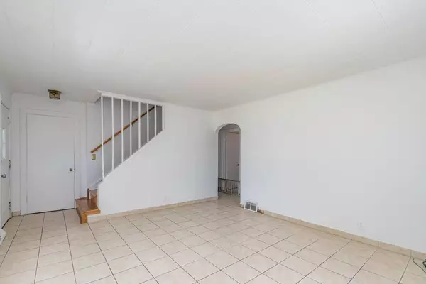 813 Leith Avenue, Waukegan, IL 60085