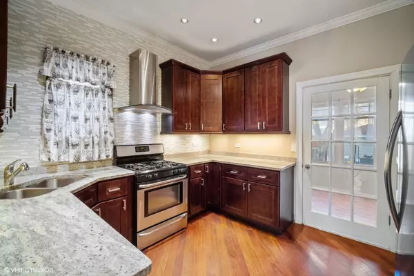 3436 W Evergreen AVE, Chicago, IL 60651