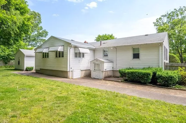 25 Raymond Cir, Peabody, MA 01960