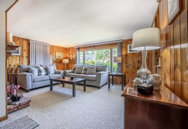 16 Rockwood Ln, Lawrence, MA 01843