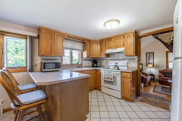 16 Rockwood Ln, Lawrence, MA 01843