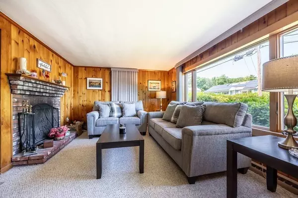 16 Rockwood Ln, Lawrence, MA 01843