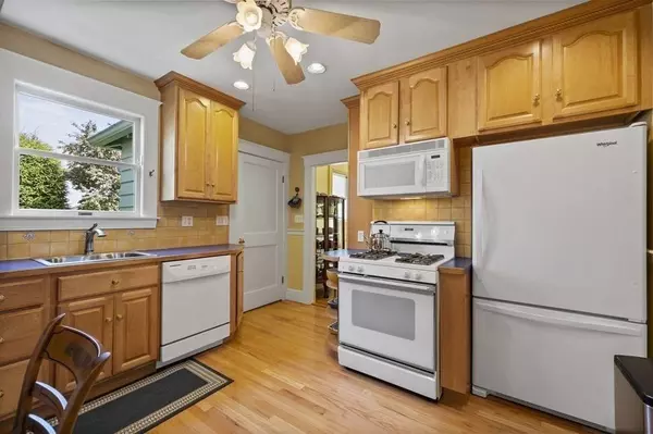 49 Bay State Rd, Peabody, MA 01960