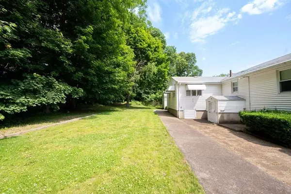 25 Raymond Cir, Peabody, MA 01960