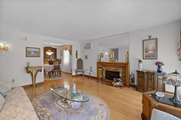 25 Raymond Cir, Peabody, MA 01960