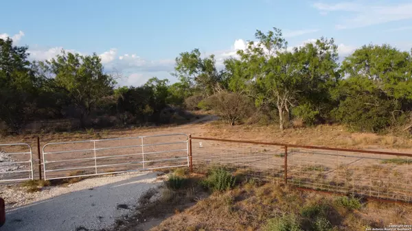 4856 State Highway 173, Bigfoot, TX 78005