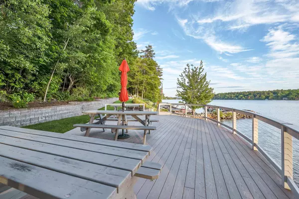 42 Winterhaven RD, Wolfeboro, NH 03894