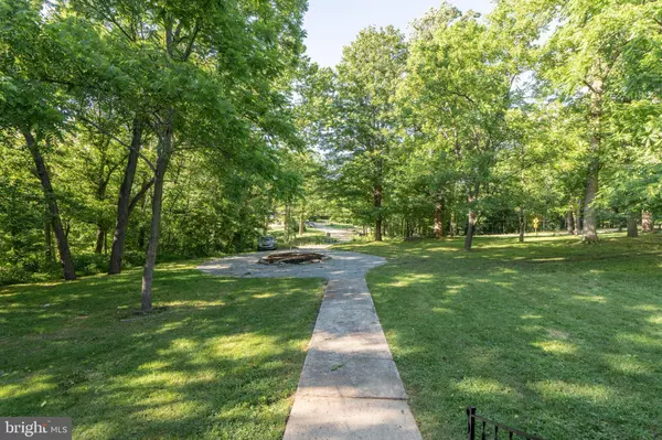 803 CACAPON ROAD, Berkeley Springs, WV 25411