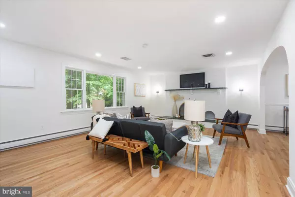 8105 ANITA, Baltimore, MD 21208