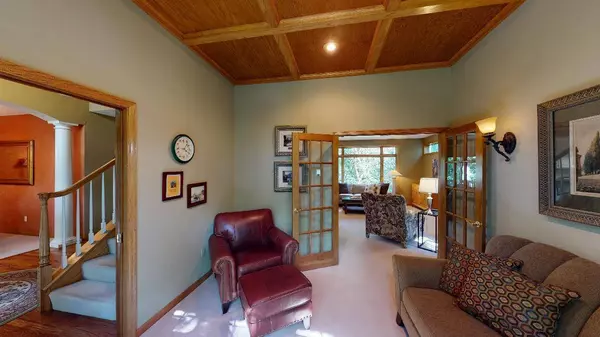 1020 Ladyslipper LN NE, Hanover, MN 55376