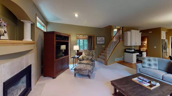 1020 Ladyslipper LN NE, Hanover, MN 55376