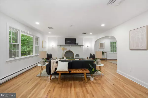 8105 ANITA, Baltimore, MD 21208