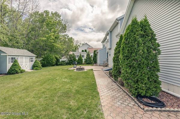 84 Blue Jay WAY, Rexford, NY 12148