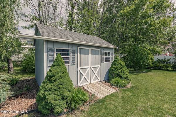 84 Blue Jay WAY, Rexford, NY 12148