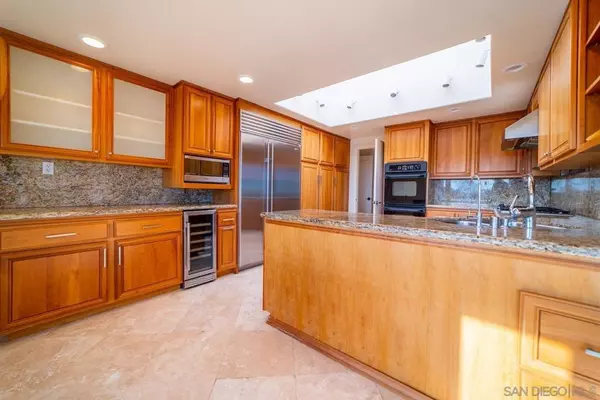 6152 Cardeno Dr, La Jolla, CA 92037