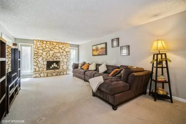 139 Rue Touraine, Deer Park, IL 60010