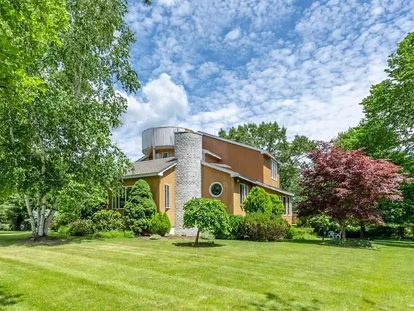 36 Betty Ann Ln, Dracut, MA 01826