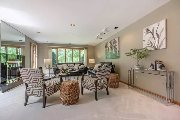 36 Betty Ann Ln, Dracut, MA 01826