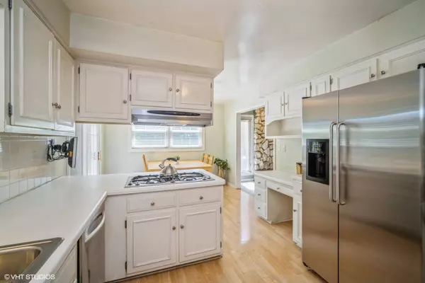 139 Rue Touraine, Deer Park, IL 60010