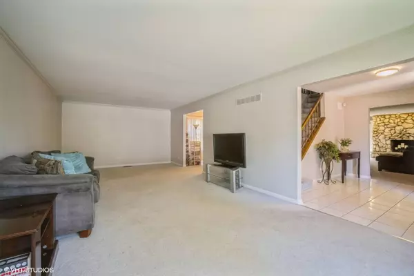 139 Rue Touraine, Deer Park, IL 60010