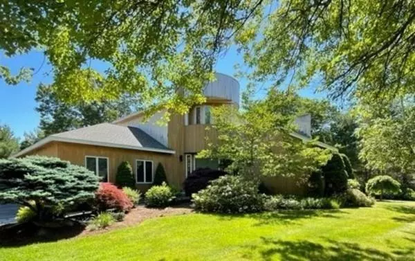 36 Betty Ann Ln, Dracut, MA 01826