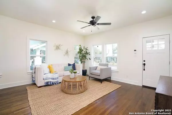 910 Bailey Ave, San Antonio, TX 78210-3639