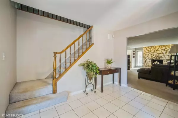 139 Rue Touraine, Deer Park, IL 60010