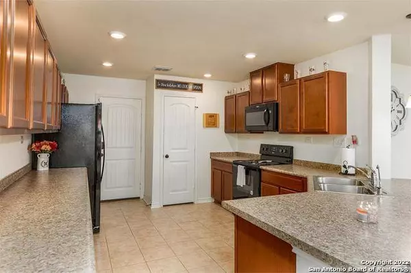 1519 OVERLOOK BANK, San Antonio, TX 78245-4812